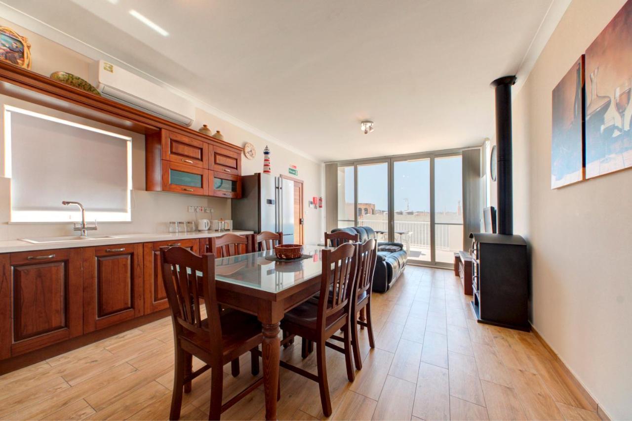 Modern Seaside 2 Bedroom Penthouse With Sea Views Сент-Полс-Бей Экстерьер фото